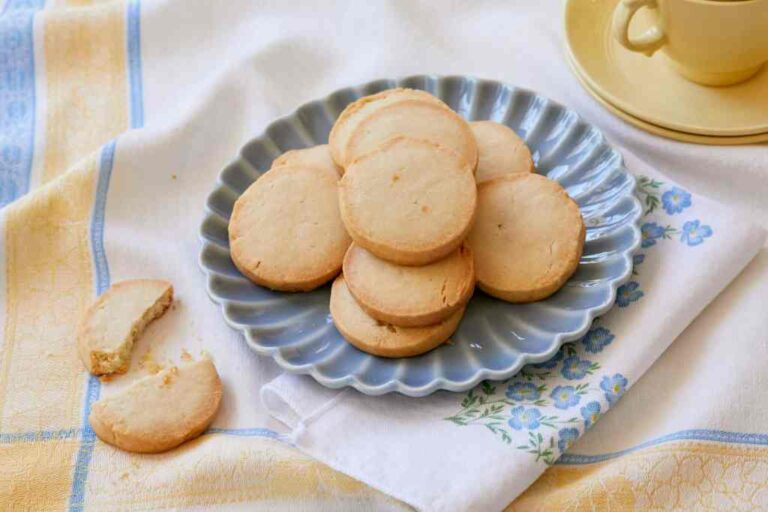 Melt-in-Your-Mouth Shortbread Biscuits: A Classic Recipe for Perfect Bites