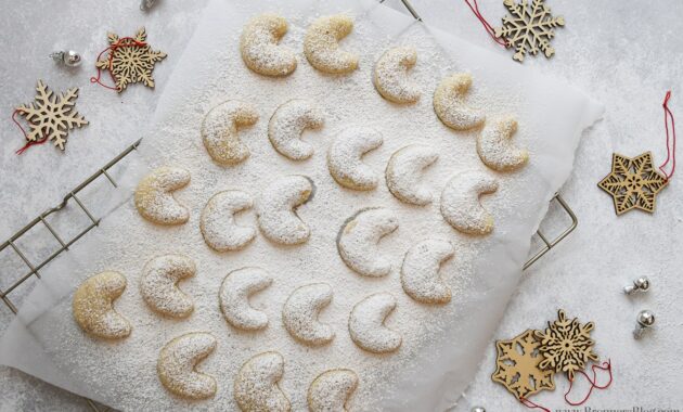 Melt-in-Your-Mouth Almond Cookies: A Simple Yet Exquisite Recipe