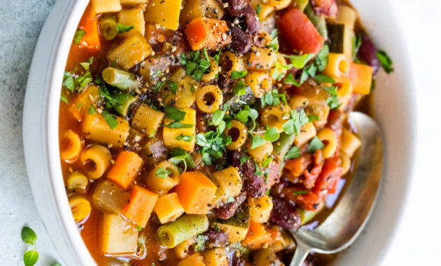 Living a healthy lifestyle with authentic italian minestrone soup recipe
