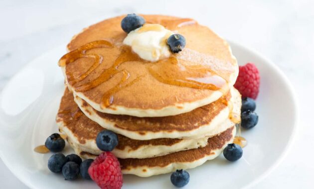 Easy fluffy pancakes recipe from scratch