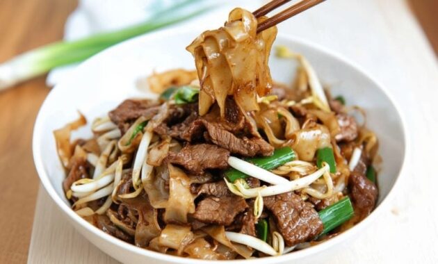 Beef chow fun insanely good
