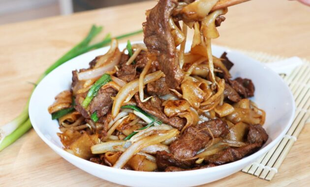 Dry stirfry beef chow fun recipe cici li, asian home cooking