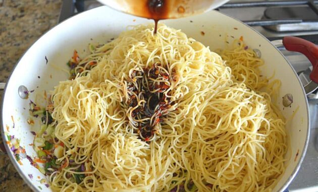 Cantonese style veg noodles, how to cook cantonese style veg noodles