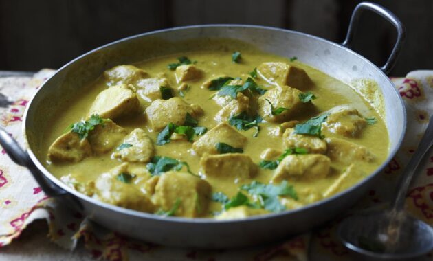 Slow cooker chicken korma recipe bbc food