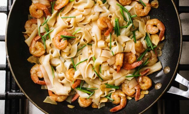 Shrimp chow fun