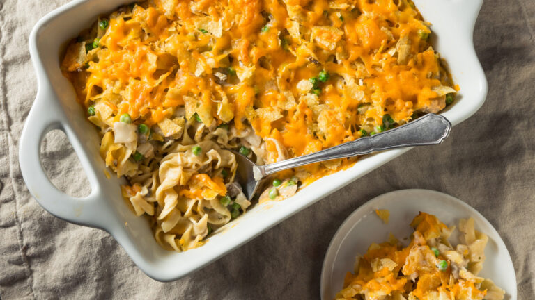 Creamy Dreamy Tuna Casserole: A Classic Comfort Food Recipe