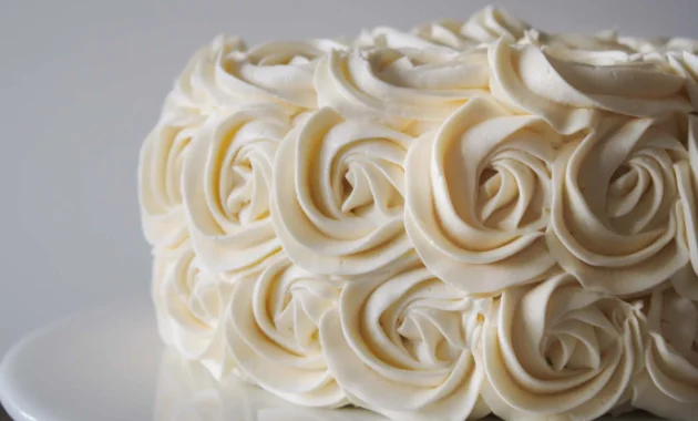 Simple vanilla buttercream (american buttercream recipe) liv for cake