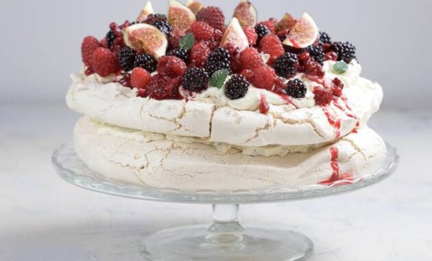 Pavlova meringue with fresh berries and stracciatella cream. No Bake