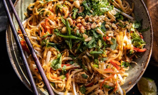 Unlock the Authentic Flavors of Thailand: A Step-by-Step Chicken Pad Thai Recipe