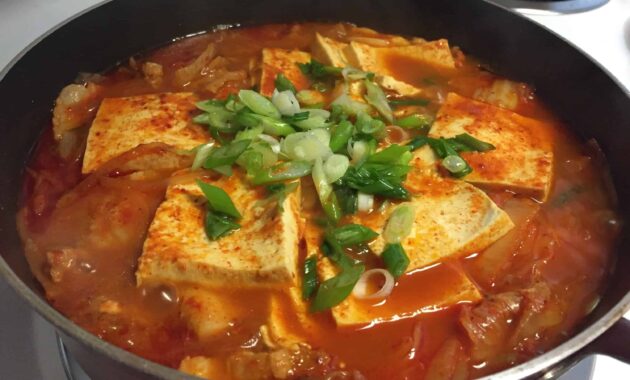 Kimchi stew (kimchijjigae) recipe