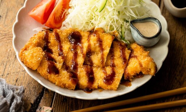 Crispy & Juicy Chicken Tonkatsu: The Ultimate Guide to Japanese Fried Cutlets