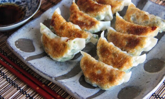 Shrimp gyoza recipe japanese cooking 101