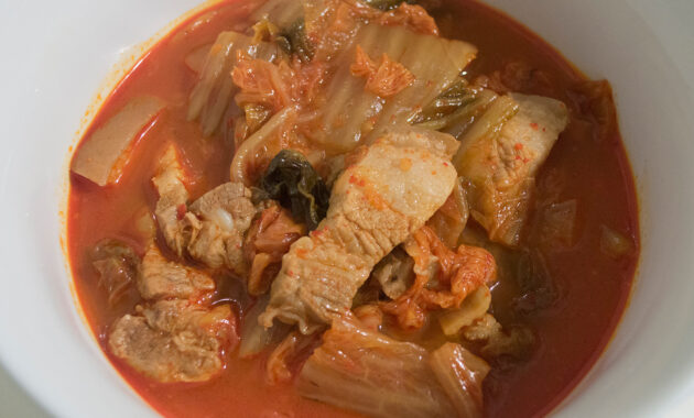 Kimchi jjigae (김치 찌개) kimchi stew recipe everybunny eats