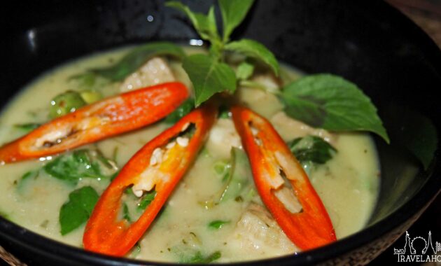 Thai Green Chicken Curry With Coconut Milk Thai Peanut Coconut Curry