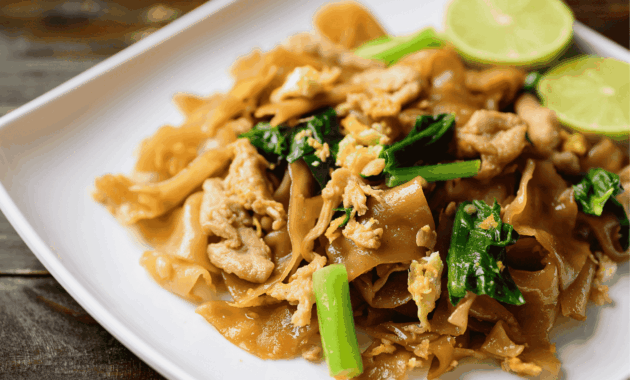 Pad-See-Ew-Stir-Fried-Soy-Sauce-Noodles