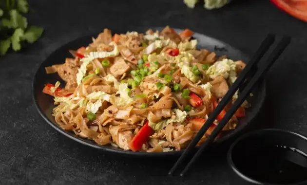 Spicy-Chicken-Pad-Thai-Recipe-A-Flavorful-Journey-to-Thailand-860x573-1