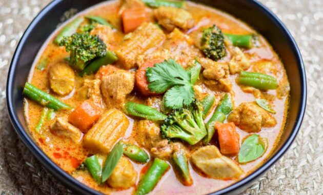 Thai Massaman Curry in Instant Pot or Stovetop Spice Cravings