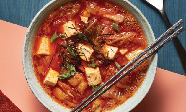 Kimchi jjigae recipe (korean kimchi stew with pork belly) saveur