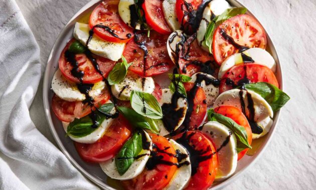 caprese-salad-with-balsamic-glaze-recipe-1725705361