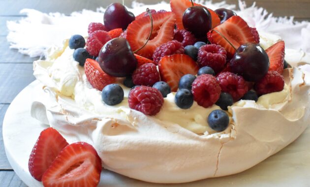 Pavlova recipe Pavlova recipe, Pavlova, Italian recipes dessert