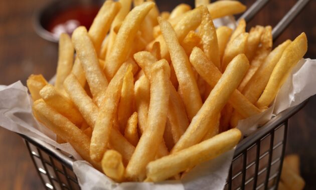 French fries the recipe for making them golden and crunchy at home