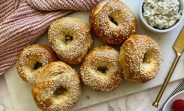 Homemade sesame bagels recipe