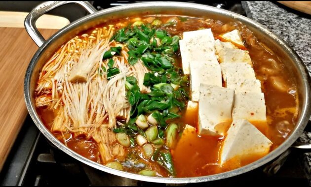 Easy kimchi jjigae recipe kimchi stew (kimchijjigae) recipe