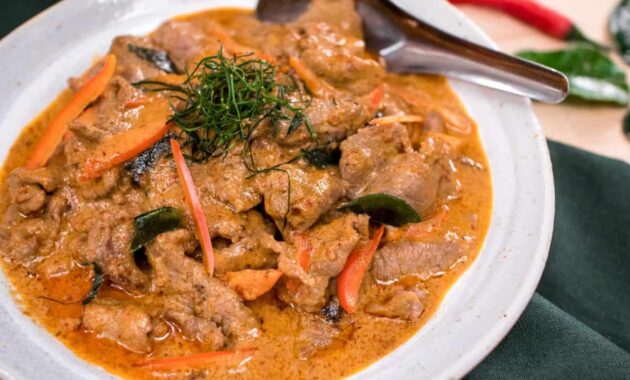 Thai Panang Curry Beef Recipe & Video แพนงเนื้อ Hot Thai Kitchen