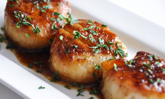 Perfect seared scallops and spicy kani salad