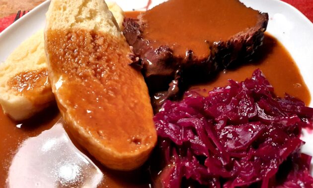 [homemade] German Sauerbraten with bohemian dumpling and red cabbage