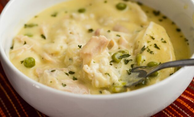 Easy slow cooker chicken and dumplings with biscuits mommy hates cooking