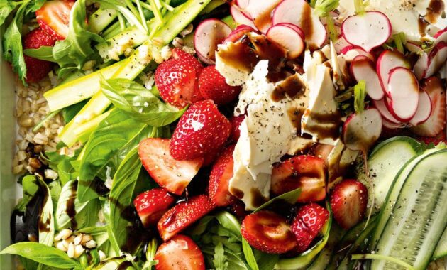 spring-salad-with-balsamic-glaze-dressing-109475-1
