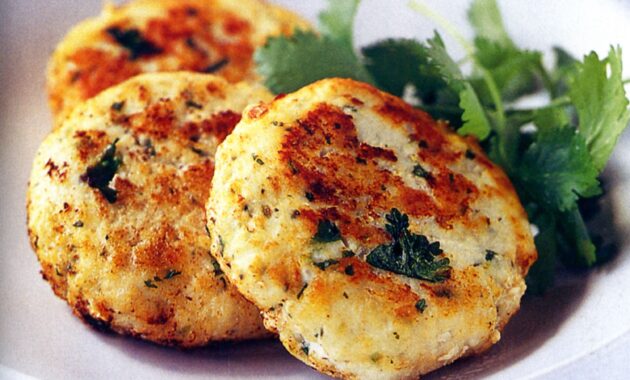 Thaistyle fish cakes with lime mayonnaise