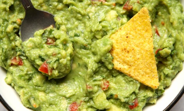 Perfect Guacamole (easy, creamy, satisfying) Carbgirl