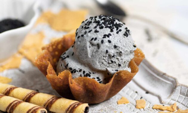 Japanese Toasted Black Sesame Ice Cream (黒ごまアイスクリーム) SugarYums