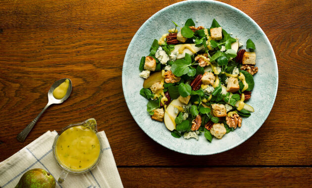 Pear-and-Stilton-salad