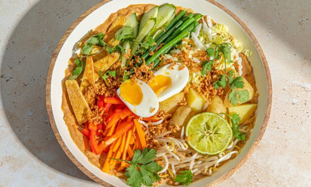 Gadogado (Indonesian salad with peanut sauce) Recipe Kitchen Stories