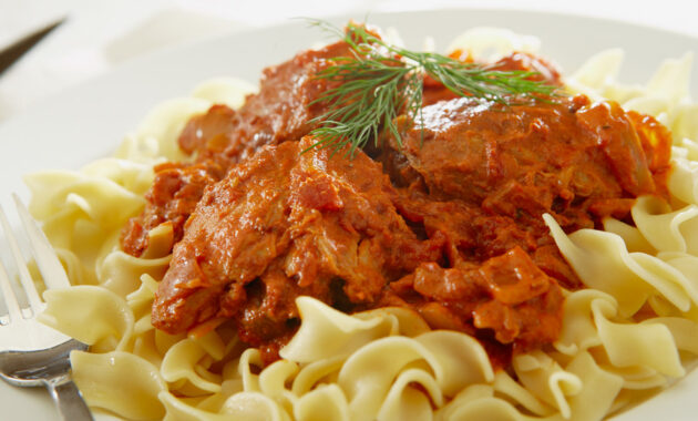 Slow-Cooker-Chicken-Paprikash