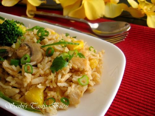Khao Phad Sapparot / Thai Pineapple Chicken Fried Rice Sashi Recipes