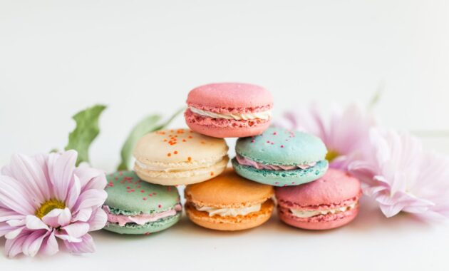 colorful macarons Macarons macaroons, Macarons, Dessert photography