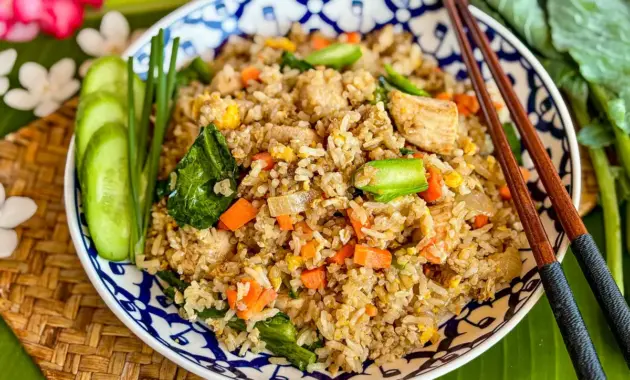 Easy Chicken Thai Fried Rice Recipe (Khao Pad Gai)