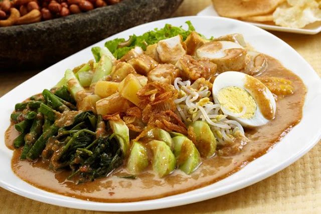 Gado Gado Recipe: A Delicious Indonesian Salad with Peanut Sauce You’ll Love!