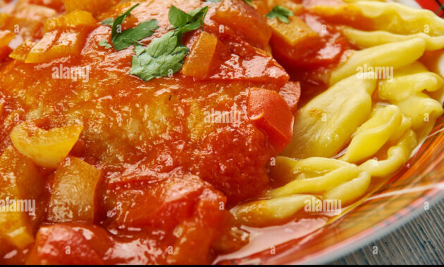 Hungarian chicken paprikash hires stock photography and images Alamy