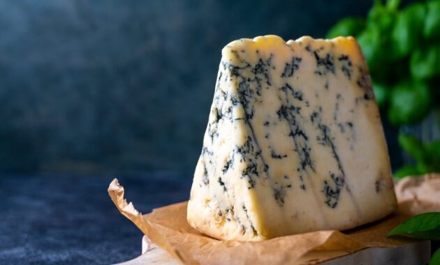 The Flavor Profile That Pairs Best With Stilton Cheese