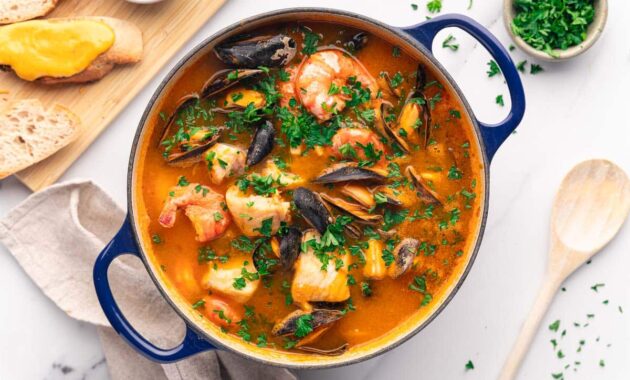 Bouillabaisse (Classic French Fish Soup) La Cuisine de Géraldine