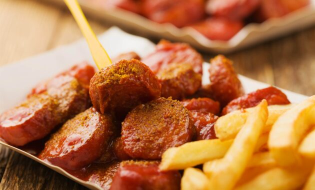 How to make German currywurst Lonely