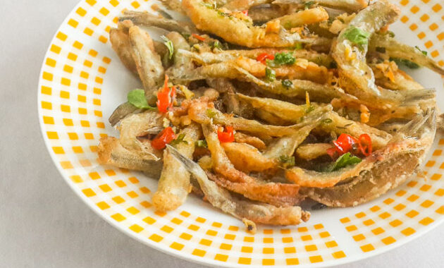 Nigerian Crispy fried whitebait fish (Yoryor) The Pretend Chef