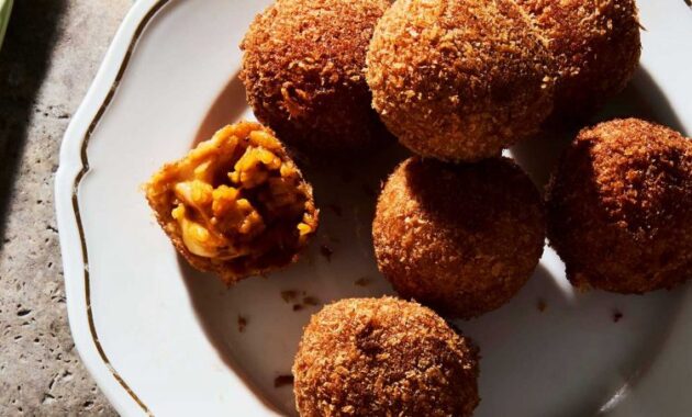 Arancini balls Italian recipe Mutti Recipe
